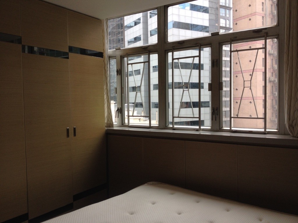 Spacious Master bedroom in a spacious 2BR flat available now, great neighborhood! - 灣仔 - 房間 (合租／分租) - Homates 香港