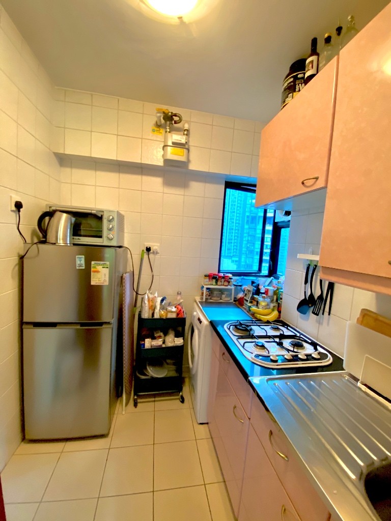 Room in 34/F apartment, great location  - 中半山/金鐘 - 房間 (合租／分租) - Homates 香港