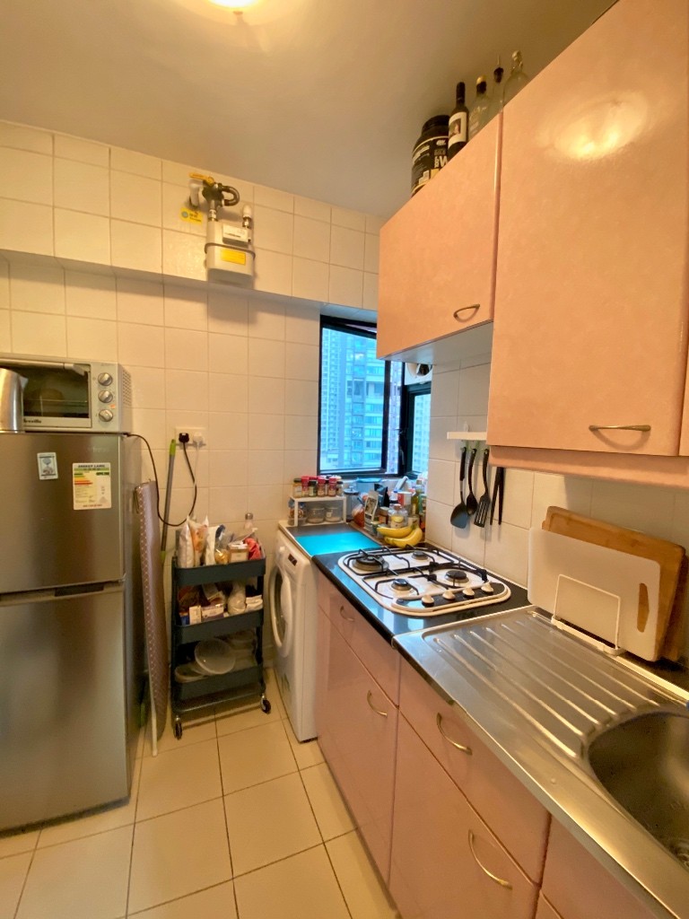 Room in 34/F apartment, great location  - 中半山/金鐘 - 房間 (合租／分租) - Homates 香港