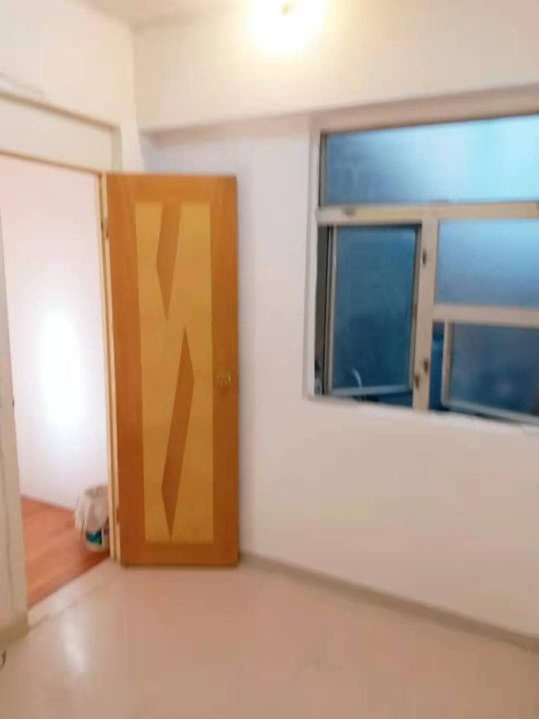 免傭 1分鐘太子港鐵站 唐二樓大2房1廳大平臺 街景 地產勿擾Commission-free. 2-bedroom flat on 2F for rent in Prince Edward low-rise building in Mong Kok. 1 minute MTR.  - 太子 - 住宅 (整間出租) - Homates 香港