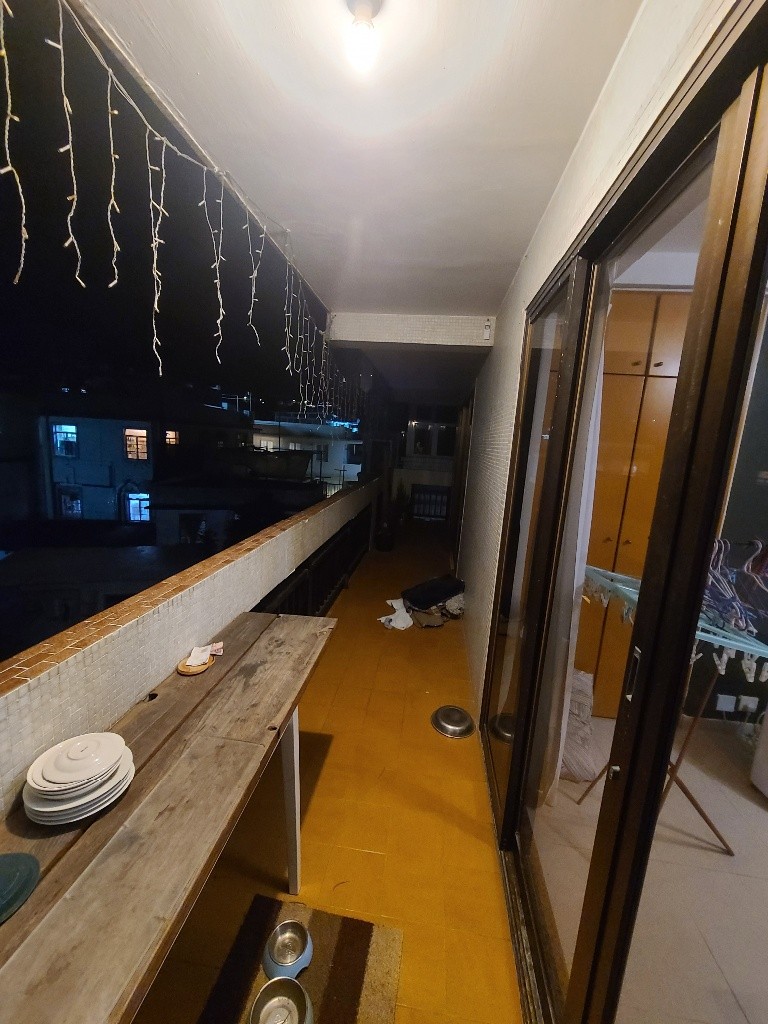 Lamma Main Street Flat with personal balcony &amp; personal shower room &amp; roof top - 南丫島 - 房間 (合租／分租) - Homates 香港