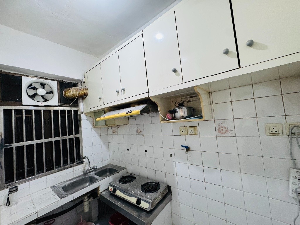 B016C  No lift Chinese Building Coliving space  - Sham Shui Po - Bedroom - Homates Hong Kong