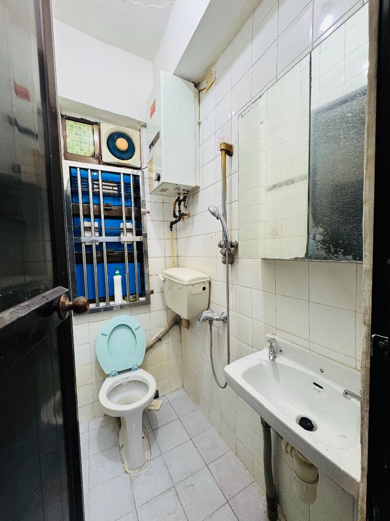 B016C  No lift Chinese Building Coliving space  - Sham Shui Po - Bedroom - Homates Hong Kong