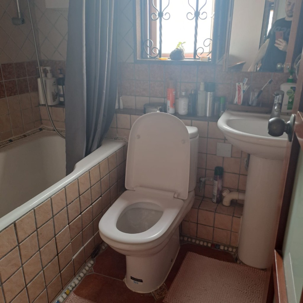 Looking for a Flat mate - 屯門 - 房間 (合租／分租) - Homates 香港
