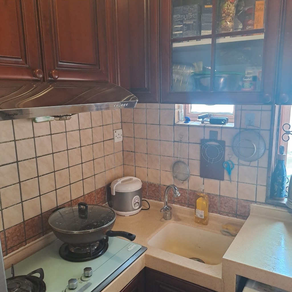 Looking for a Flat mate - 屯門 - 房間 (合租／分租) - Homates 香港