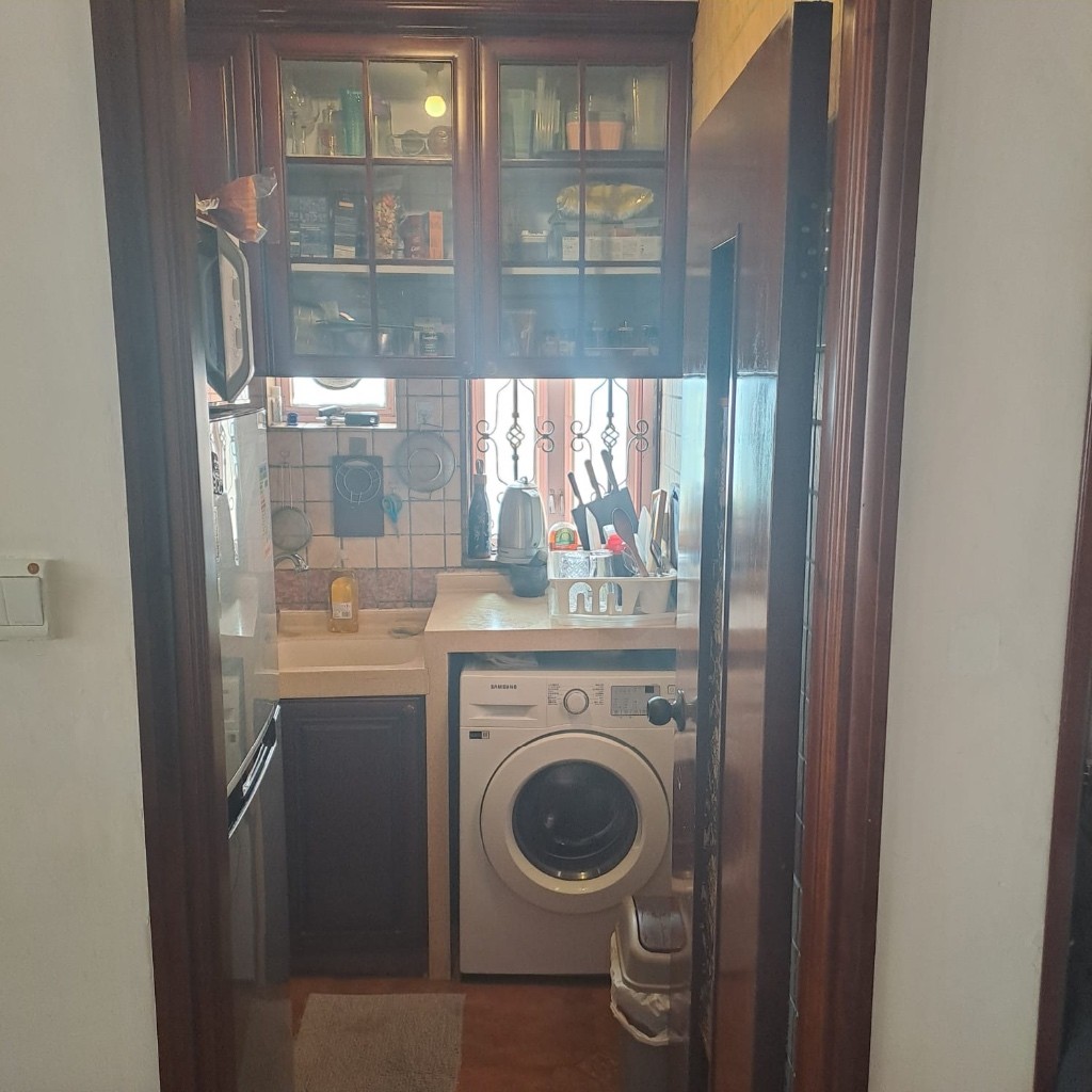 Looking for a Flat mate - 屯門 - 房間 (合租／分租) - Homates 香港