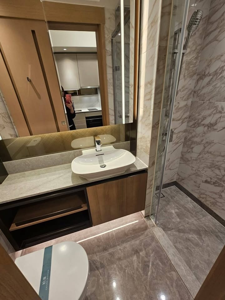 面積：約831呎｜兩房一廳  間隔實用，方正易擺  高層開揚景觀，採光極佳  全屋靚裝修，即搬即住  設冷氣、雪櫃、洗衣機等電器  🚆 交通便利：  直通錦上路站，15分鐘直達尖沙咀  鄰近元朗市中心，生活購物方便 - 元朗 - 住宅 (整間出租) - Homates 香港