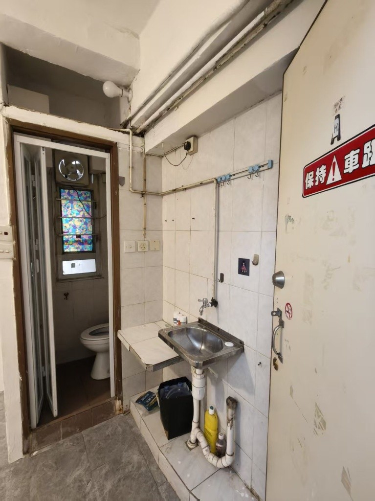 LB24 188C4   No lift buiding at sham Shui Po - 深水埗 - 房間 (合租／分租) - Homates 香港