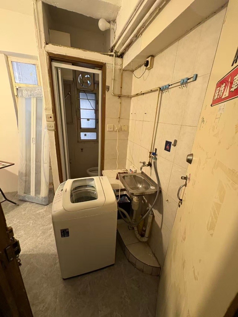 LB24 188C4   No lift buiding at sham Shui Po - 深水埗 - 房間 (合租／分租) - Homates 香港