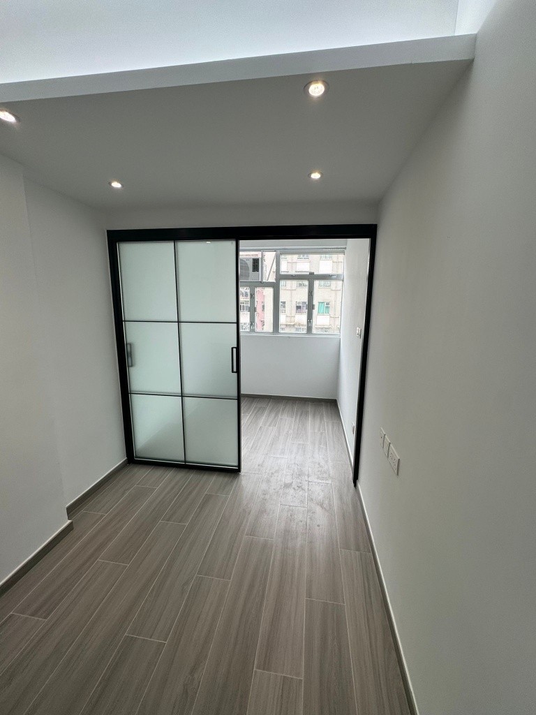 長榮大廈1房1廳，太子地鐵站旁邊 (微信ID: HK_CoLive ) - 太子 - 房间 (合租／分租) - Homates 香港