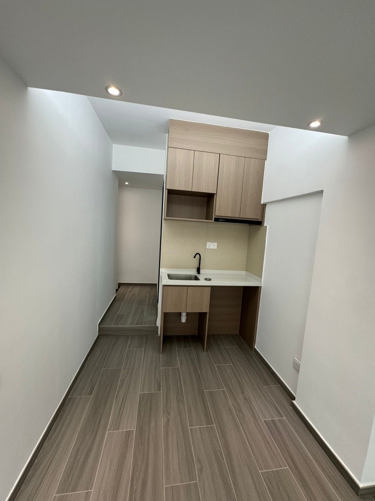 長榮大廈1房1廳，太子地鐵站旁邊 (微信ID: HK_CoLive ) - 太子 - 房间 (合租／分租) - Homates 香港