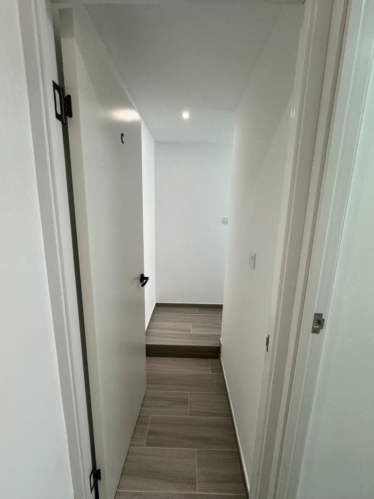 長榮大廈1房1廳，太子地鐵站旁邊 (微信ID: HK_CoLive ) - 太子 - 房间 (合租／分租) - Homates 香港