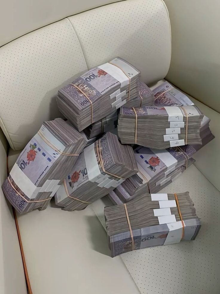 HOW I GOT MY SUGAR MUMMY FROM A GENUINE AND RELIABLE SUGAR MUMMY AGENT -  - Bedroom - Homates Malaysia