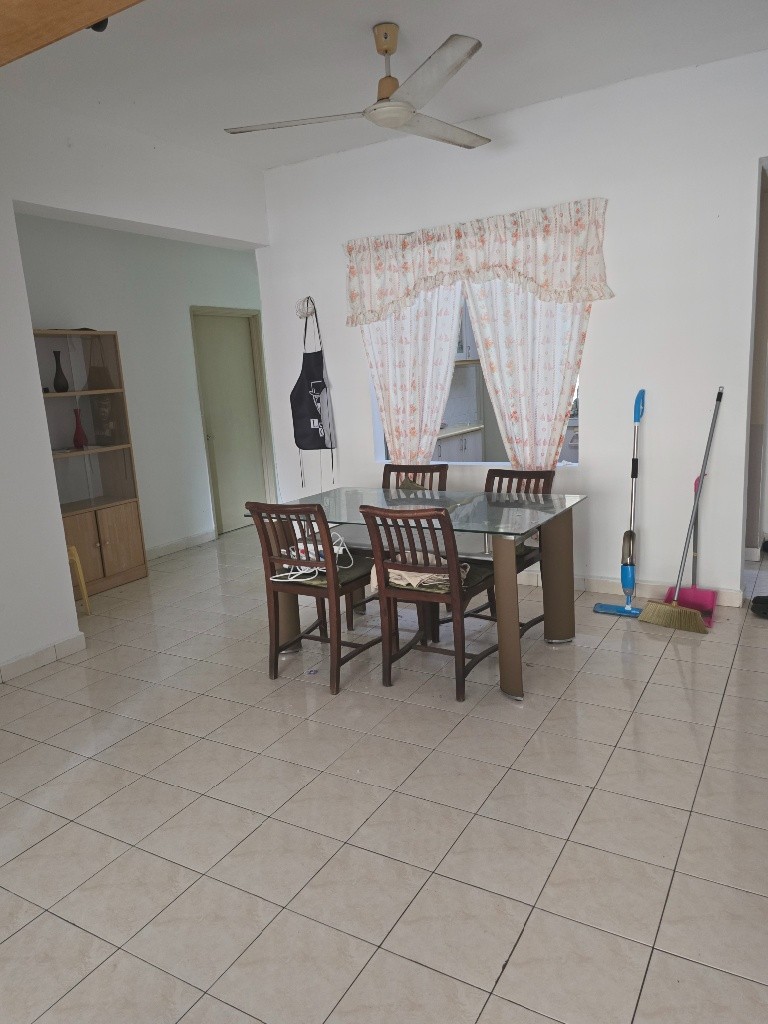 Vista komanwel c room for rent student -  - 房間 (合租／分租) - Homates 馬來西亞