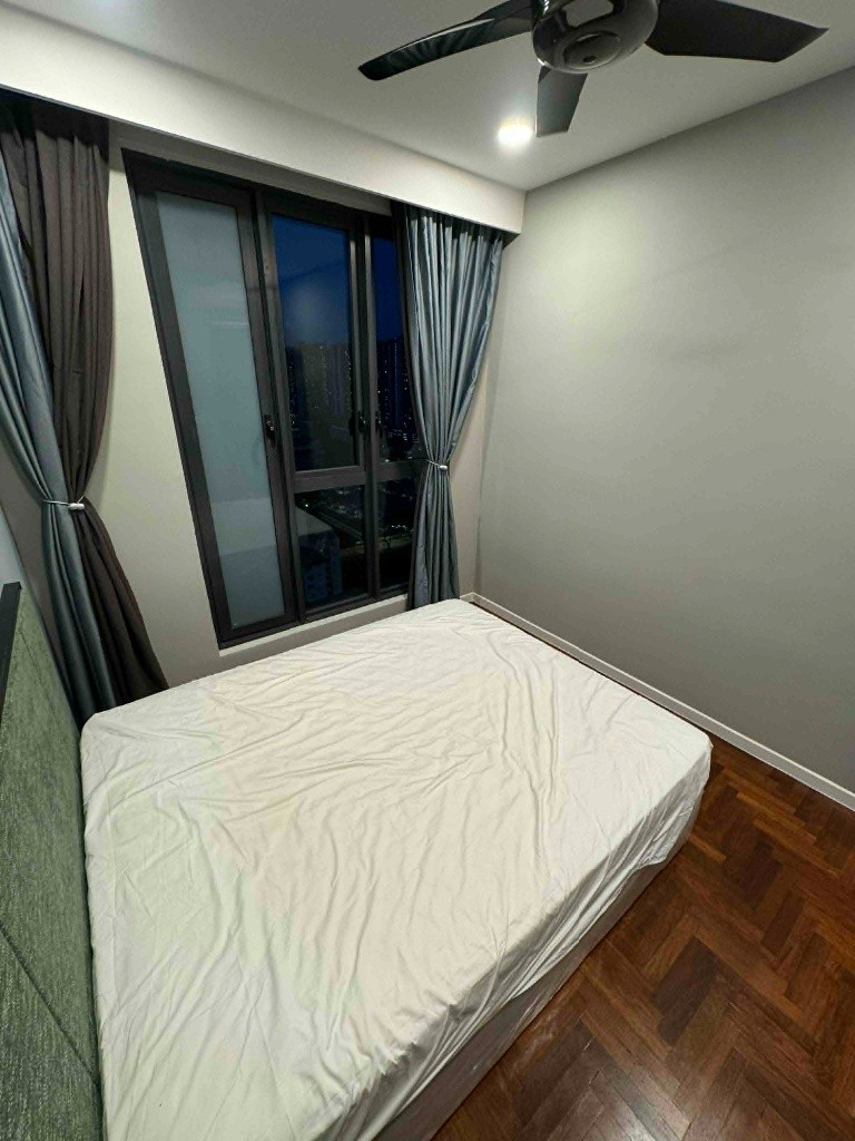 Middle Room for Rent — Fully Furnished 3R2B Condo (876 sq ft), Old Klang Road -  - 房间 (合租／分租) - Homates 马来西亚