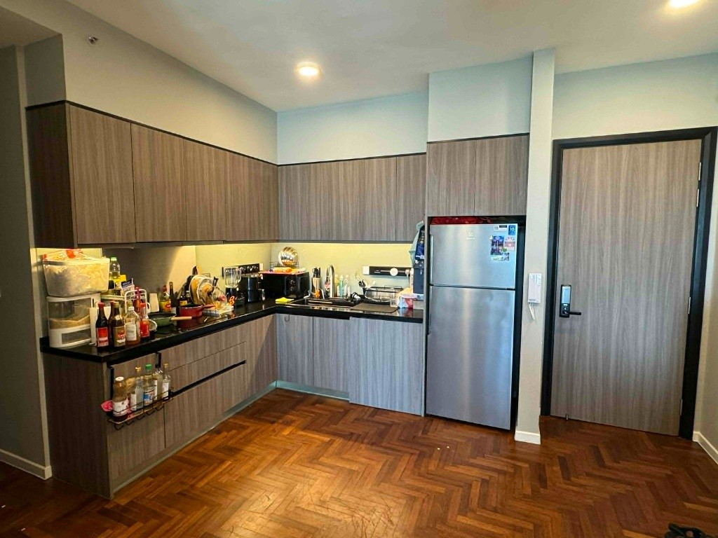 Middle Room for Rent — Fully Furnished 3R2B Condo (876 sq ft), Old Klang Road -  - 房间 (合租／分租) - Homates 马来西亚