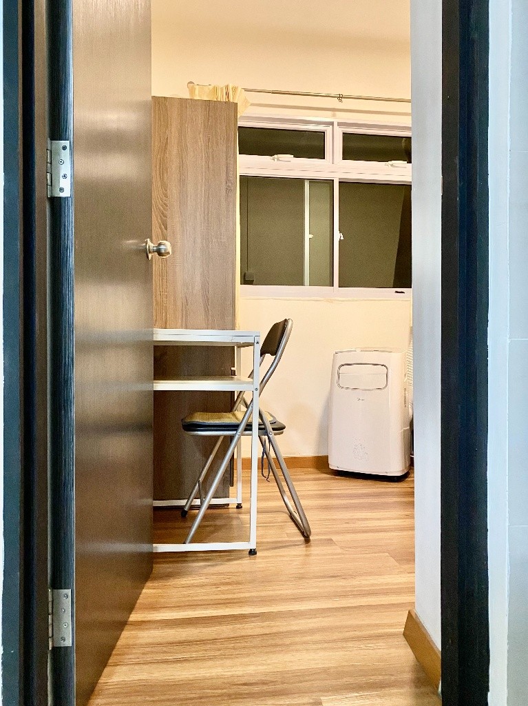 $680 aircon single ladies. Available 8 Feb. No agent fee. Contact owner for viewing. - Hougang 后港 - 分租房间 - Homates 新加坡