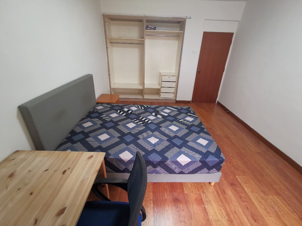 Immediate Available - Common Room/FOR 1 PERSON STAY ONLY/Private Bathroom/Include Utilities/Wifi/Aircon/No Agent Fee/Light Cooking Allowed/Washing Machine - Caldecott - Bedroom - Homates Singapore