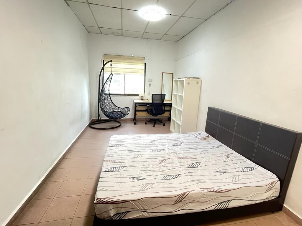 Available immediate - Common Room/FOR 1 PERSON STAY ONLY/ Wifi/ Air-con/No owner staying/No Agent Fee/Cooking allowed/Lavender MRT, Bugis MRT - Lavender - Bedroom - Homates Singapore