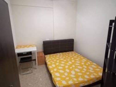 Available Immediate - Common Room/1 or 2 person stay/Shared Bathroom/Wifi/No owner staying/No Agent Fee/Cooking allowed/Near Boon Lay MRT, Lakeside MRT  - 10 Boon Lay Drive #04-32 Summerdale, Singapore 649929