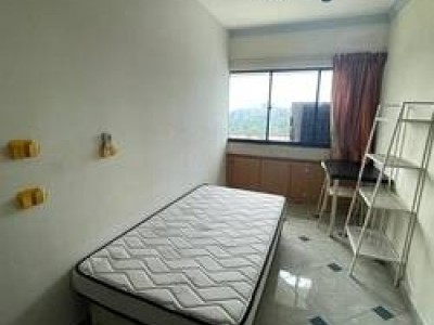 Available 27 May - Common Bedroom/ 1 or 2 person stay/No owner Staying/Cooking Allowed/No Agent Fee/Near MRT Queenstown/Redhill/Labrador Park - 1 Queensway, D3, #14-xx, Singapore 149053