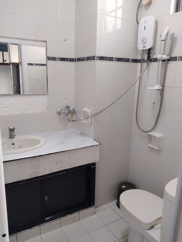 Master Room/Private Bathroom/Wifi/Aircon/No Owner Staying/No Agent Fee/Allowed Cooking - Aljunied 阿裕尼 - 分租房間 - Homates 新加坡