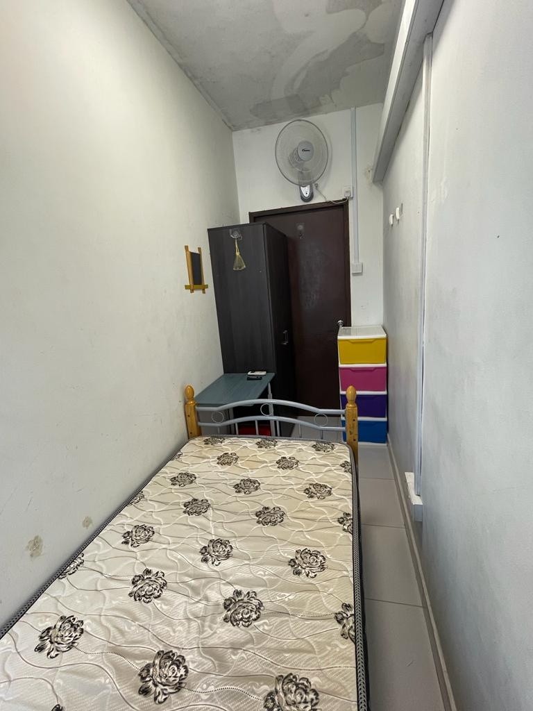 TEXTILE CENTER Immediate Available / Near Lavender MRT/Nicoll Highway MRT / Bugis MRT  /Min 3 - 12 Month Rental / For 1 pax stay / Include utilities / No owner stay - Bugis - Bedroom - Homates Singapore