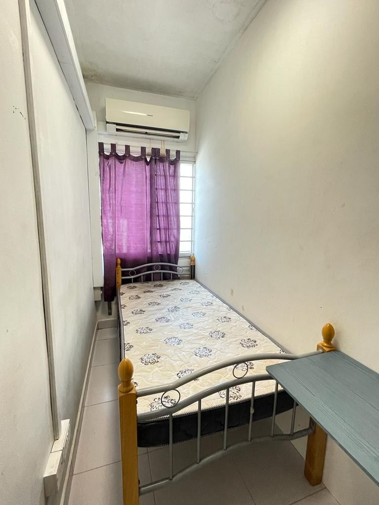 TEXTILE CENTER Immediate Available / Near Lavender MRT/Nicoll Highway MRT / Bugis MRT  /Min 3 - 12 Month Rental / For 1 pax stay / Include utilities / No owner stay - Bugis - Bedroom - Homates Singapore