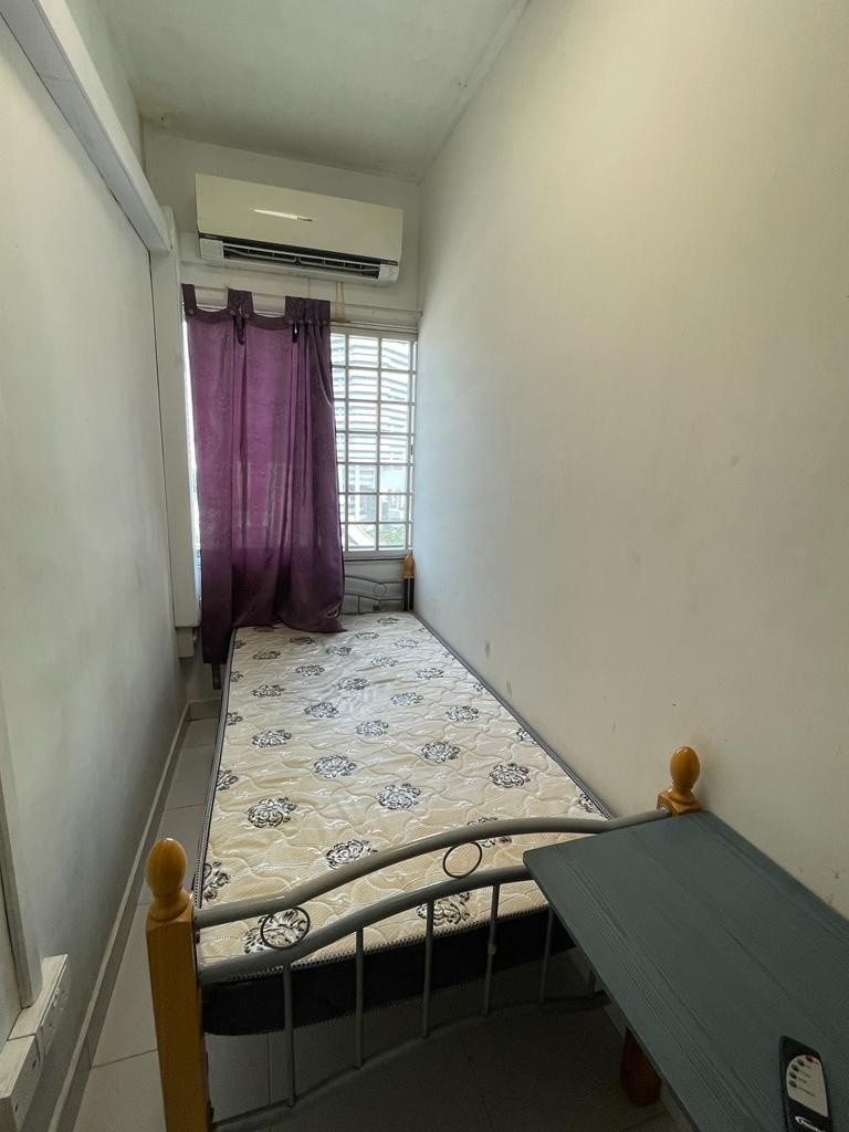 TEXTILE CENTER Immediate Available / Near Lavender MRT/Nicoll Highway MRT / Bugis MRT  /Min 3 - 12 Month Rental / For 1 pax stay / Include utilities / No owner stay - Bugis - Bedroom - Homates Singapore