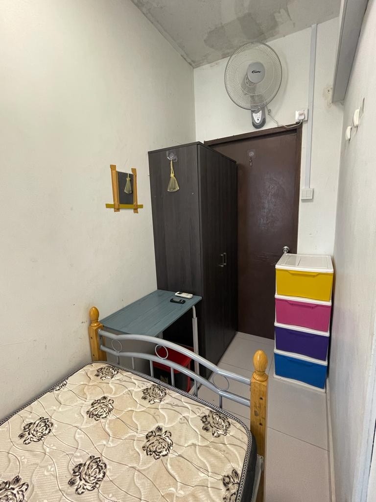 TEXTILE CENTER Immediate Available / Near Lavender MRT/Nicoll Highway MRT / Bugis MRT  /Min 3 - 12 Month Rental / For 1 pax stay / Include utilities / No owner stay - Bugis - Bedroom - Homates Singapore