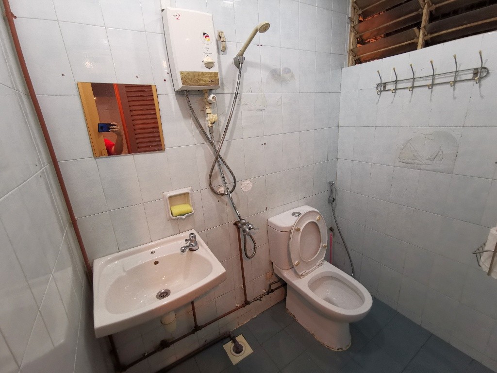 TEXTILE CENTER Immediate Available / Near Lavender MRT/Nicoll Highway MRT / Bugis MRT  /Min 3 - 12 Month Rental / For 1 pax stay / Include utilities / No owner stay - Bugis - Bedroom - Homates Singapore