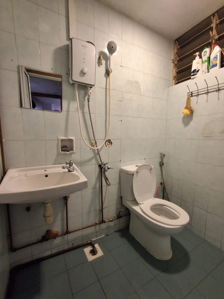 TEXTILE CENTER Immediate Available / Near Lavender MRT/Nicoll Highway MRT / Bugis MRT  /Min 3 - 12 Month Rental / For 1 pax stay / Include utilities / No owner stay - Bugis - Bedroom - Homates Singapore