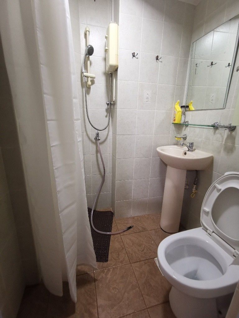 Available﻿ Immediate- Common Room/Include Utilities/Wifi/Aircon/No Agent Fee/Light Cooking Allowed/Washing Machine - Clementi 金文泰​​ - 分租房間 - Homates 新加坡