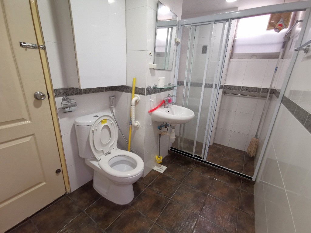 Available﻿ Immediate- Common Room/Include Utilities/Wifi/Aircon/No Agent Fee/Light Cooking Allowed/Washing Machine - Clementi 金文泰​​ - 分租房間 - Homates 新加坡