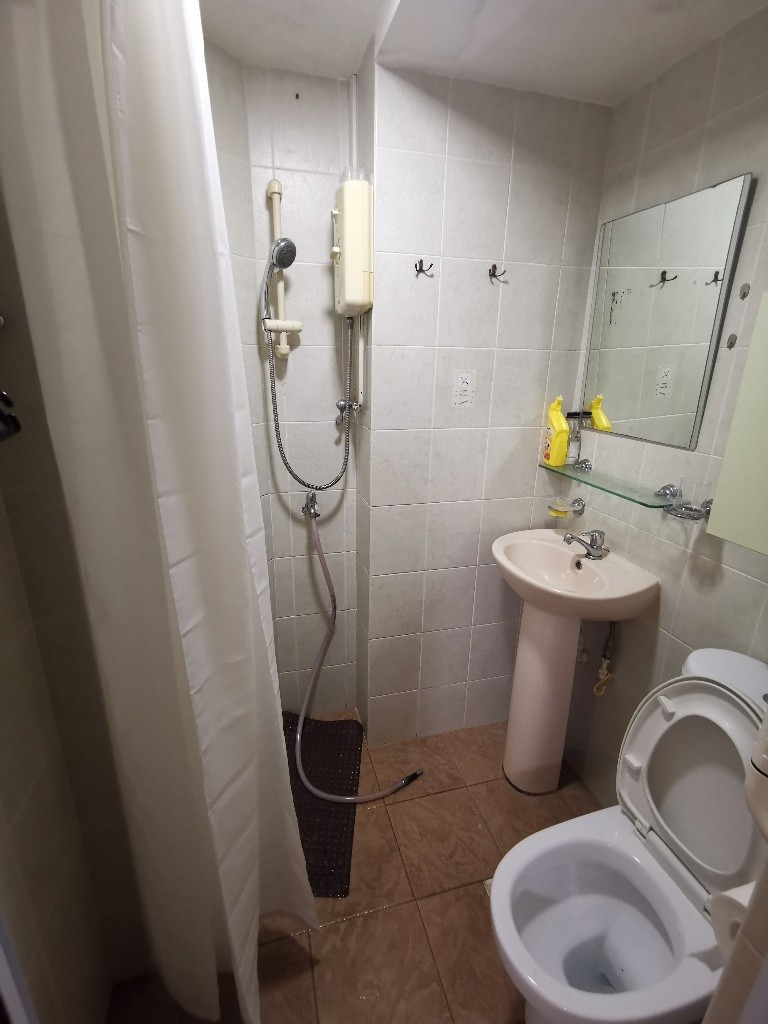 Available﻿ Immediate- Common Room/Include Utilities/Wifi/Aircon/No Agent Fee/Light Cooking Allowed/Washing Machine - Clementi 金文泰​​ - 分租房間 - Homates 新加坡