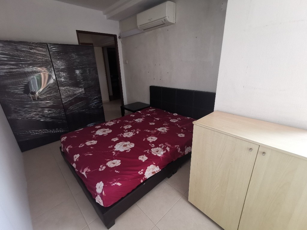 Available﻿ Immediate- Common Room/Include Utilities/Wifi/Aircon/No Agent Fee/Light Cooking Allowed/Washing Machine - Clementi 金文泰​​ - 分租房間 - Homates 新加坡