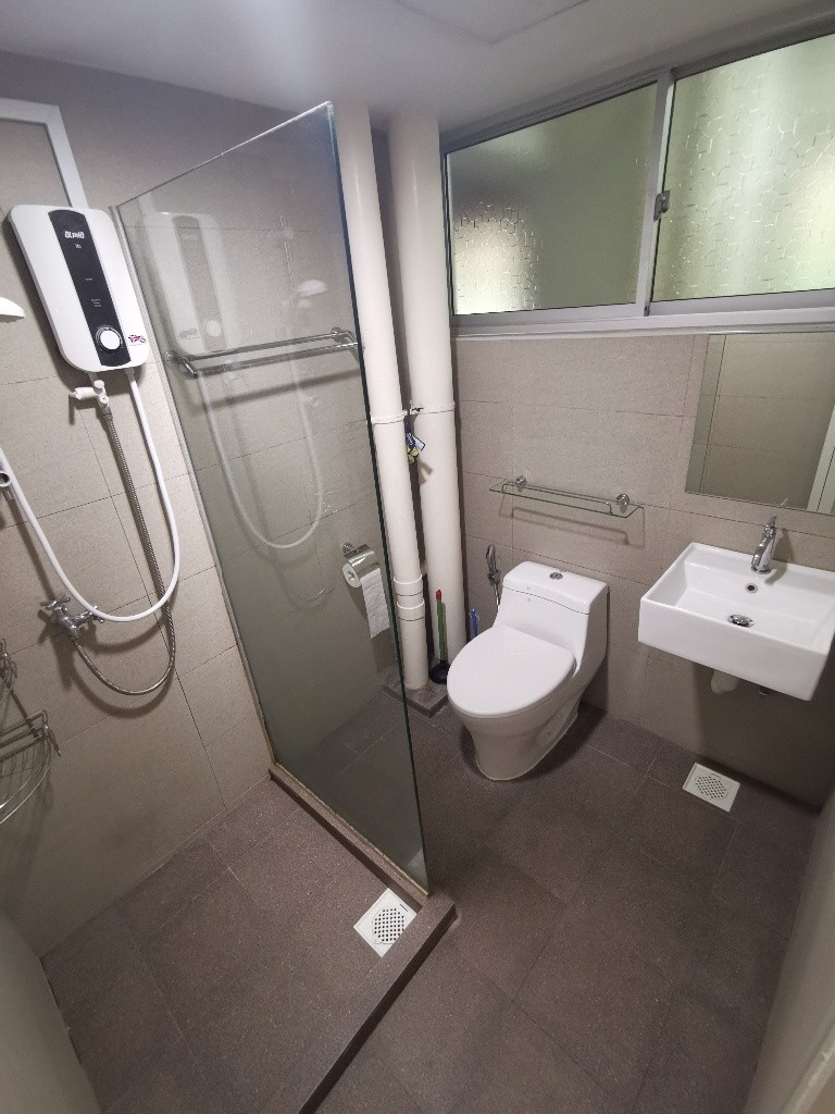 Room for rent / Jurong East / Common room / 1-2 pax stay / Available NOV 12 - Clementi 金文泰 - 整个住家 - Homates 新加坡