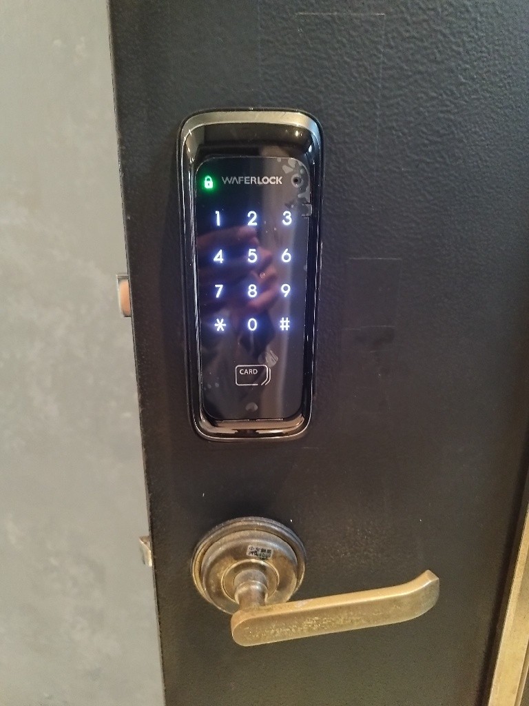 台中市 北區 獨立門牌 台水電 電梯大樓  位於14樓 權狀10坪 有獨立陽台通風採光好 獨曬獨洗 不會淋雨  - North - Studio - Homates Taiwan