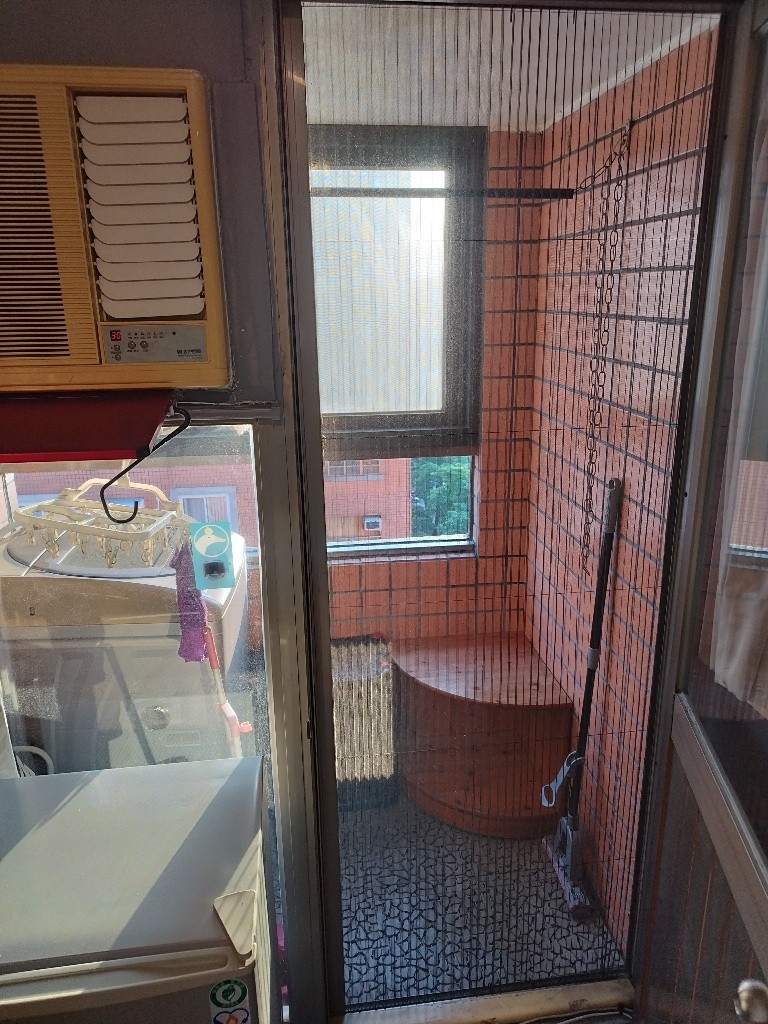 台中市 北區 獨立門牌 台水電 電梯大樓  位於14樓 權狀10坪 有獨立陽台通風採光好 獨曬獨洗 不會淋雨  - North - Studio - Homates Taiwan