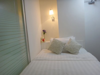 Wan Chai Serviced Studio with private bathroom + once a week maid service - 221A Wan Chai Road, Wan Chai 