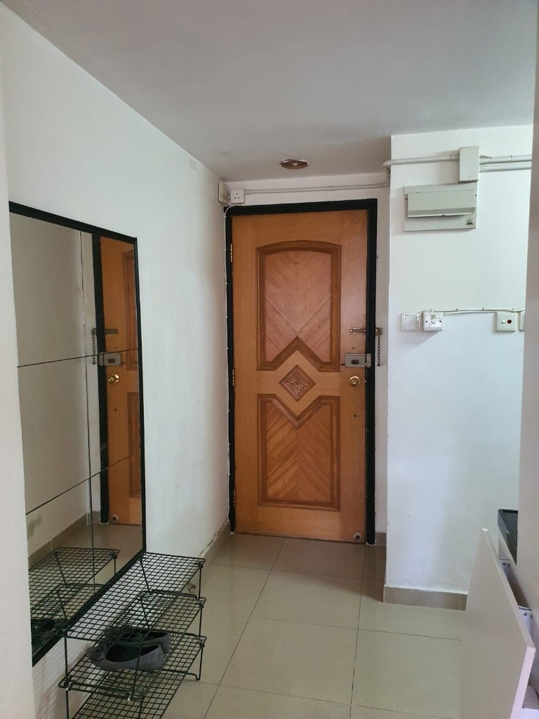 免傭 1分鐘太子港鐵站 唐二樓大2房1廳大平臺 街景 地產勿擾Commission-free. 2-bedroom flat on 2F for rent in Prince Edward low-rise building in Mong Kok. 1 minute MTR.  - 太子 - 住宅 (整間出租) - Homates 香港