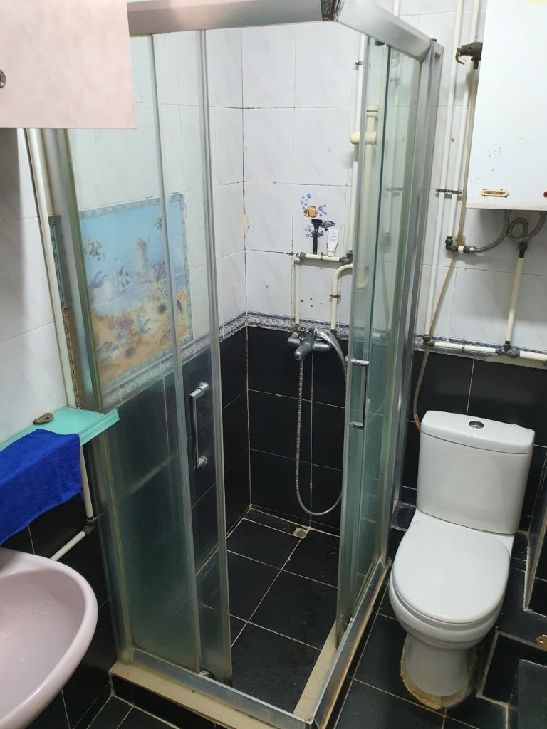 免傭 1分鐘太子港鐵站 唐二樓大2房1廳大平臺 街景 地產勿擾Commission-free. 2-bedroom flat on 2F for rent in Prince Edward low-rise building in Mong Kok. 1 minute MTR.  - 太子 - 住宅 (整間出租) - Homates 香港