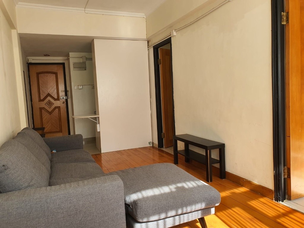 免傭 1分鐘太子港鐵站 唐二樓大2房1廳大平臺 街景 地產勿擾Commission-free. 2-bedroom flat on 2F for rent in Prince Edward low-rise building in Mong Kok. 1 minute MTR.  - 太子 - 住宅 (整間出租) - Homates 香港