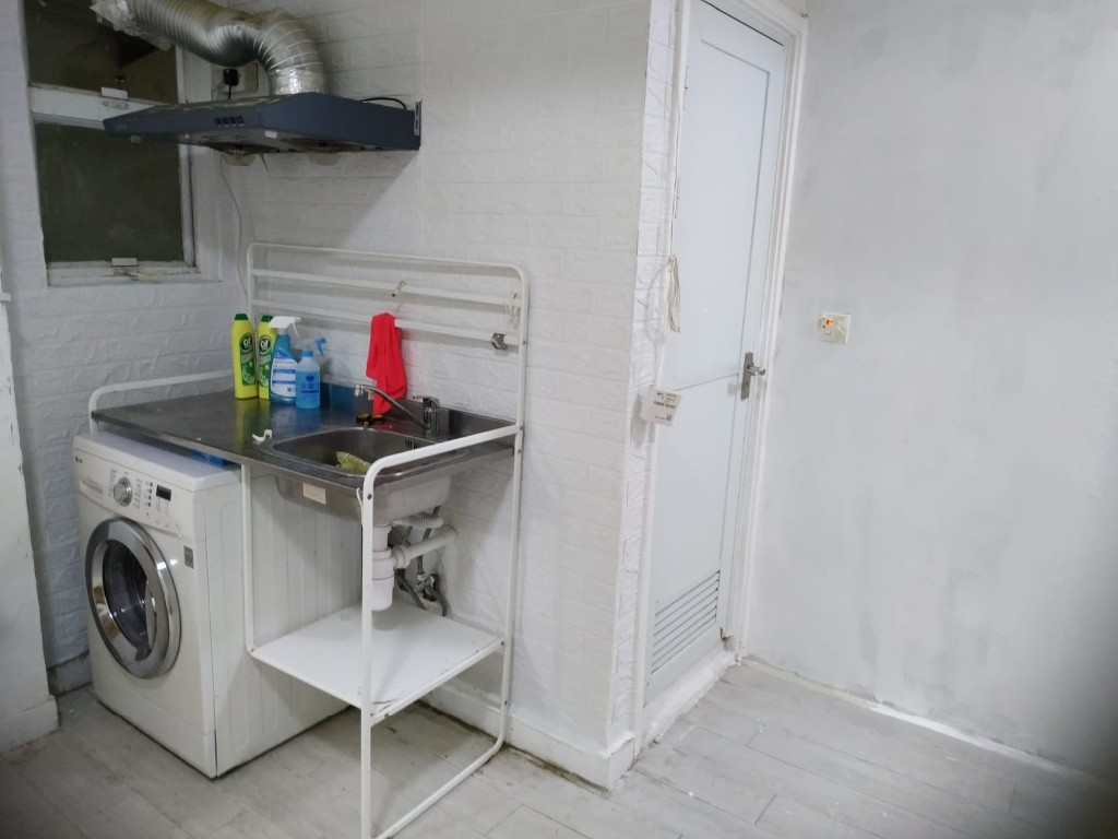 Coliving Space locate at Sham Shui Po for rent- (Male Coliving)-長樂大廈 - Sham Shui Po - Bedroom - Homates Hong Kong