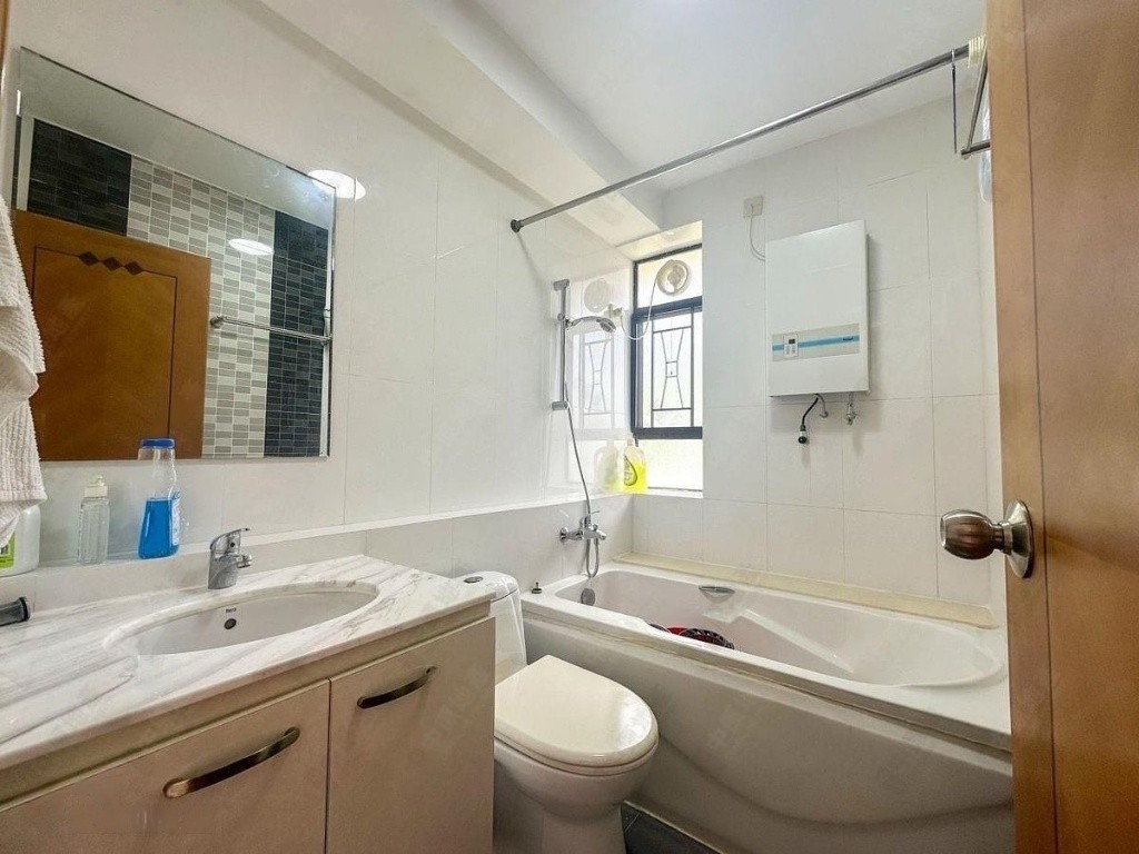 Newly Renovated Sheung wan Apt Near IFC Mall - Sheung Wan/Central - Flat - Homates Hong Kong