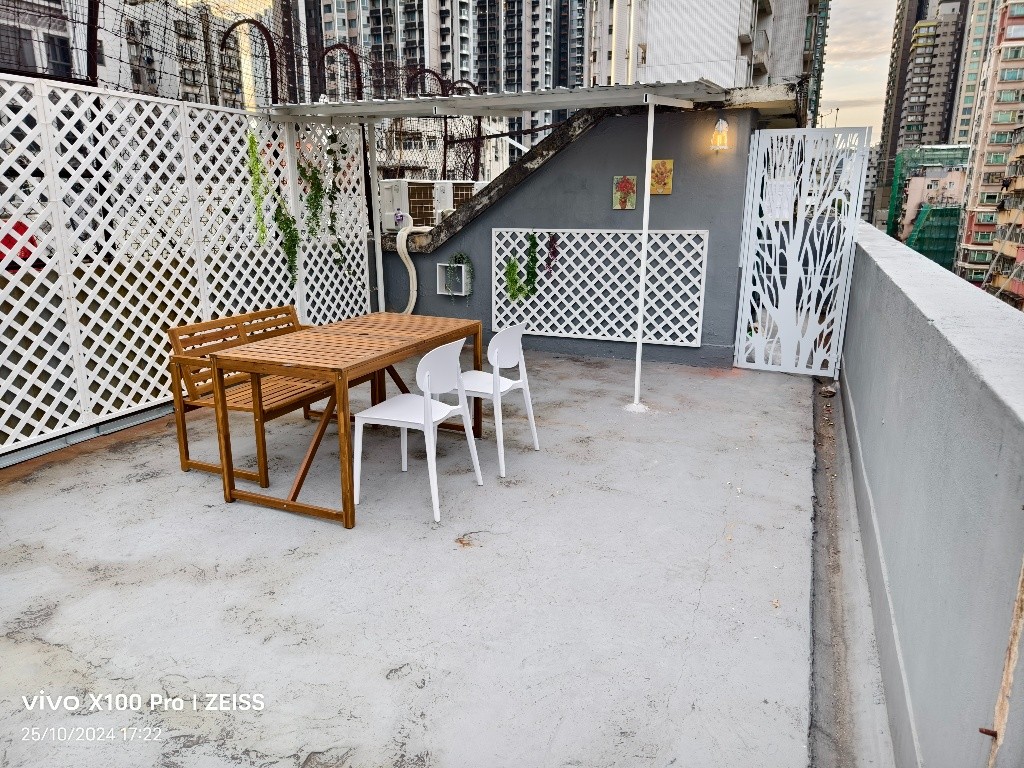 New shared apartment with separate rooftop garden 60ft to 90ft room size - 深水埗 - 房間 (合租／分租) - Homates 香港