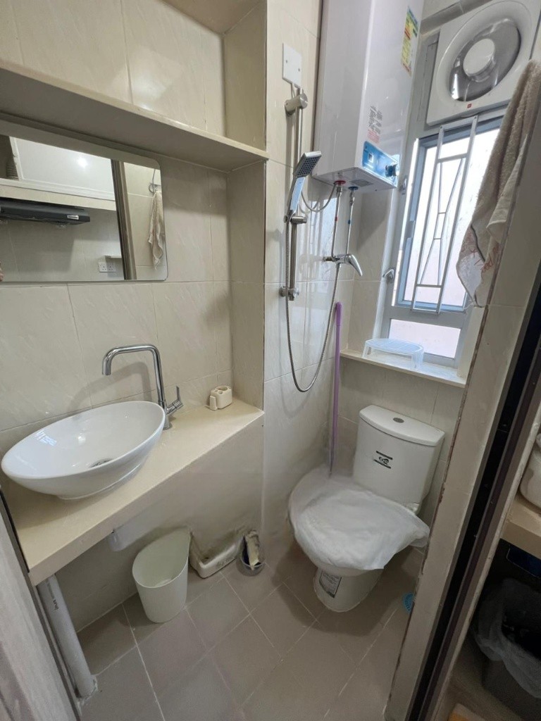 6650.2975 WhsApp Two-bedroom unit with one empty room, newly renovated, available for separate rental or shared accommodation. High floor with roof. Utilities included. Excellent ventilation, clean an - Homates 香港