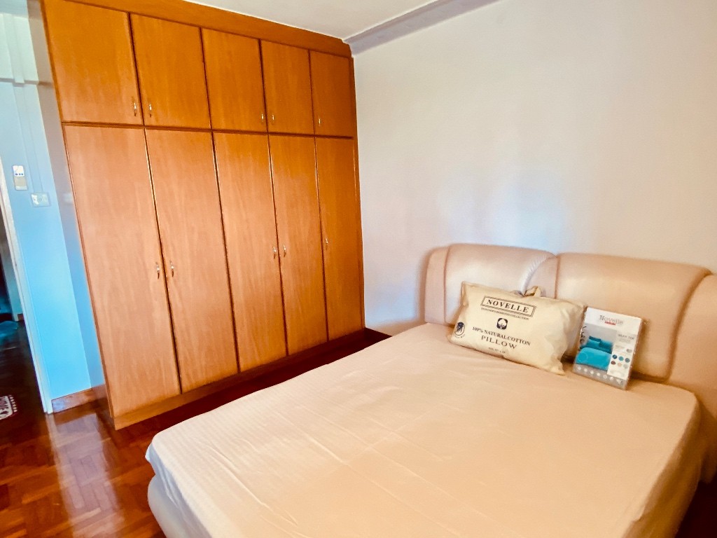 Exclusive EM Flat available for rental - 5 mins walk to Hougang (HG) NE line MRT Station, HG Mall, HG Bus Interchange, spacious Master Bedroom with attached bathroom - Hougang - Bedroom - Homates Singapore