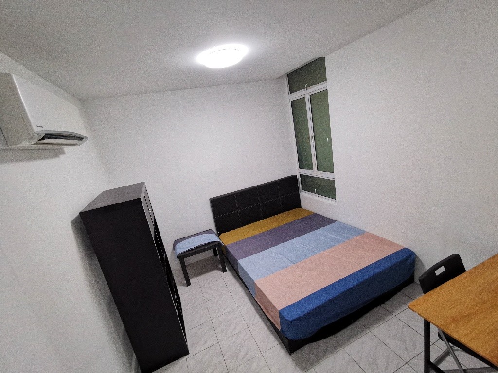 Amenities: wifi, bed, washing machine, ceiling fan and aircon, closet, shared toilet, light cooking allowed, fridge, non smoking, visitors allowed, no owner staying, no pet, no agent fee. - River Vall - Homates 新加坡