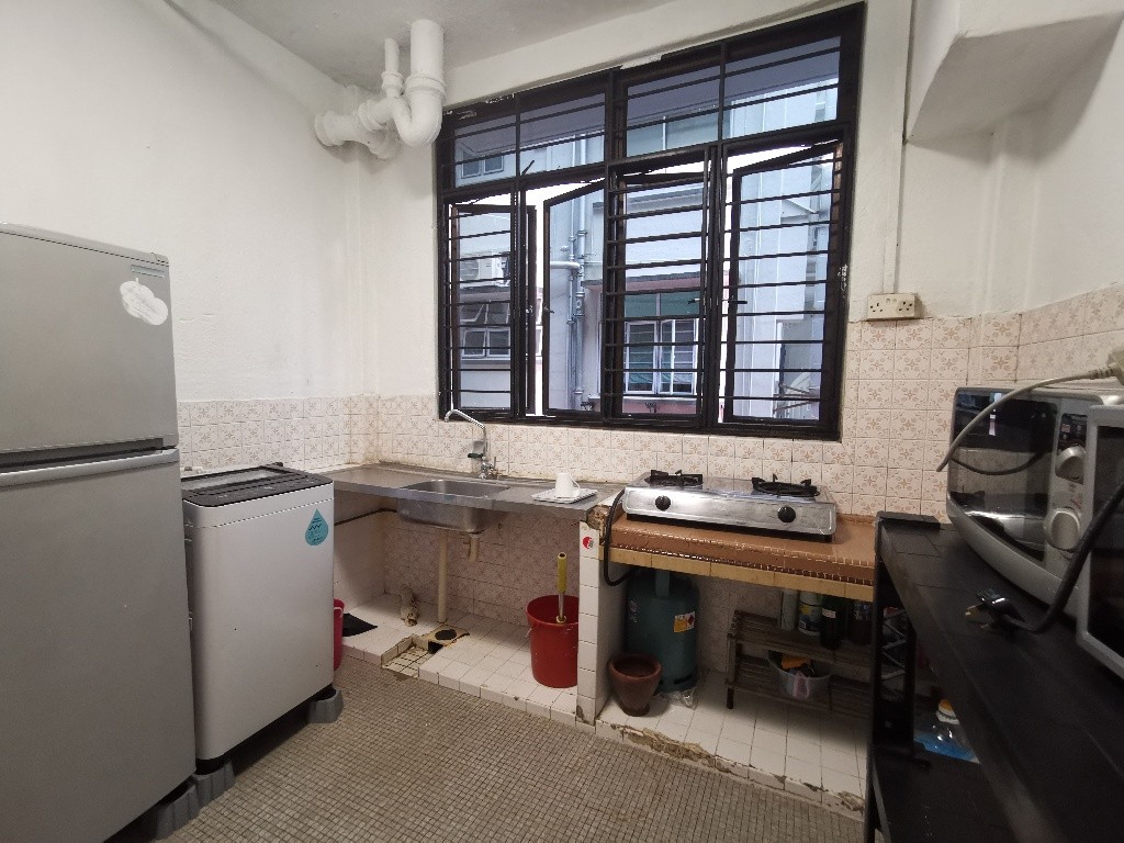 Immediate Available- Common Room/Strictly Single Occupancy/no Owner Staying/No Agent Fee/Cooking allowed / Tiong bahru / Outram MRT - Outram - Bedroom - Homates Singapore